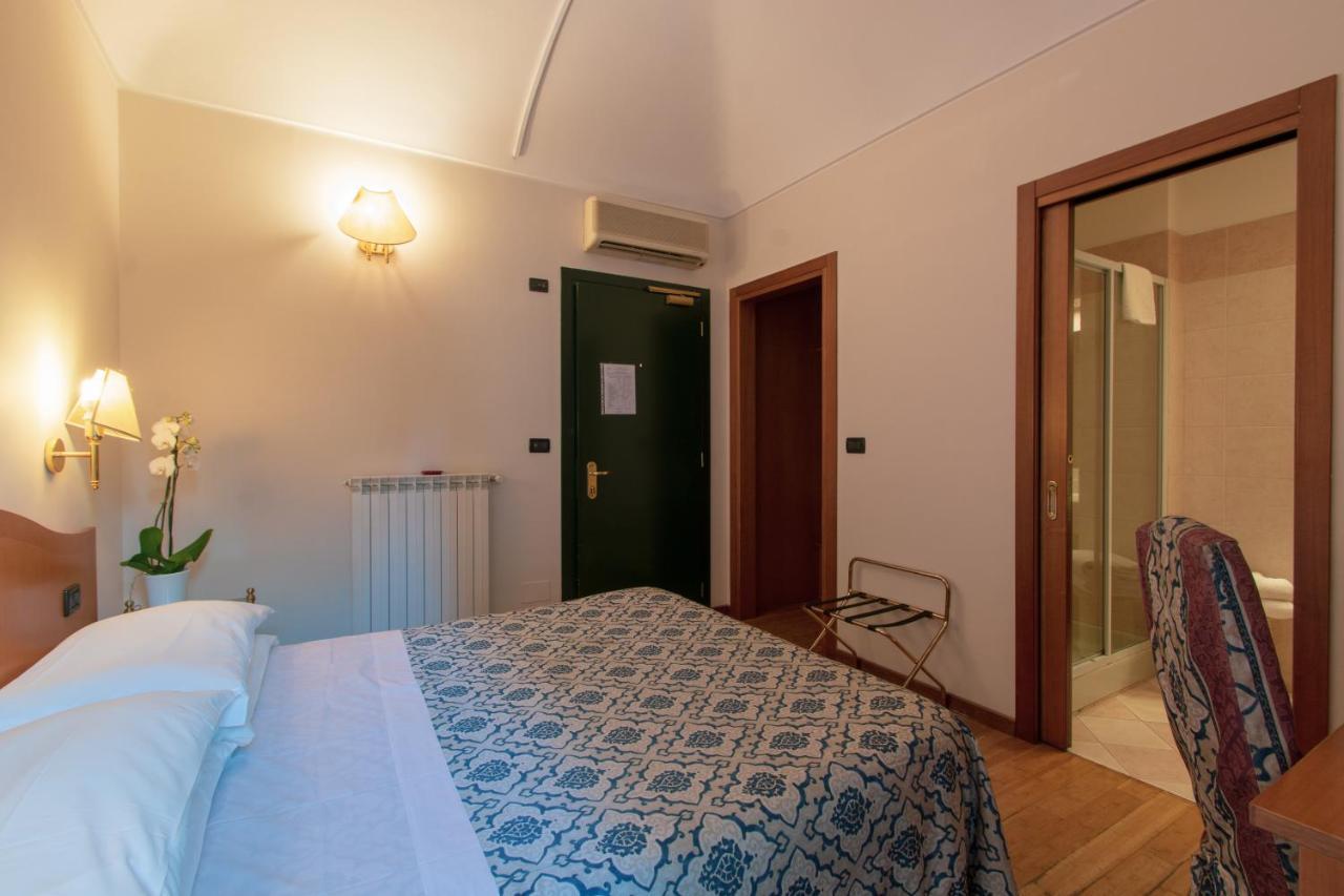 Economy Double Room,1527844795:JPEG